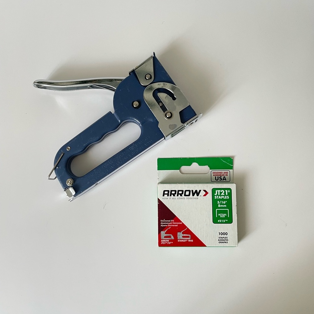 Mastercraft Blue Staple Gun with Arrow Staples